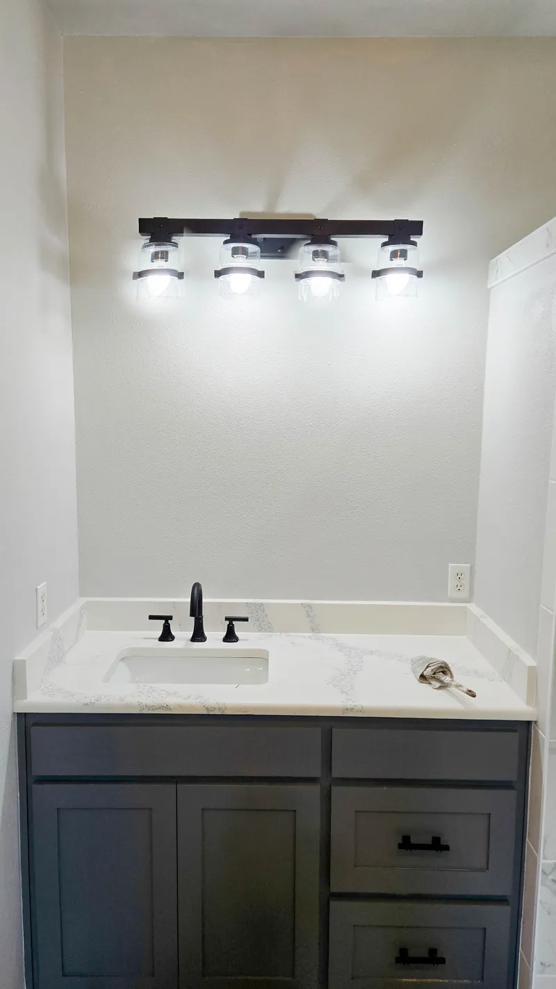Recessed double niches and plumbing fixtures inside the shower